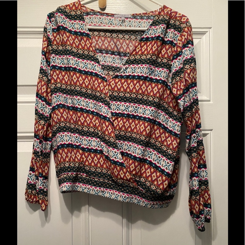 Charlotte Russe V neck top. Open front.